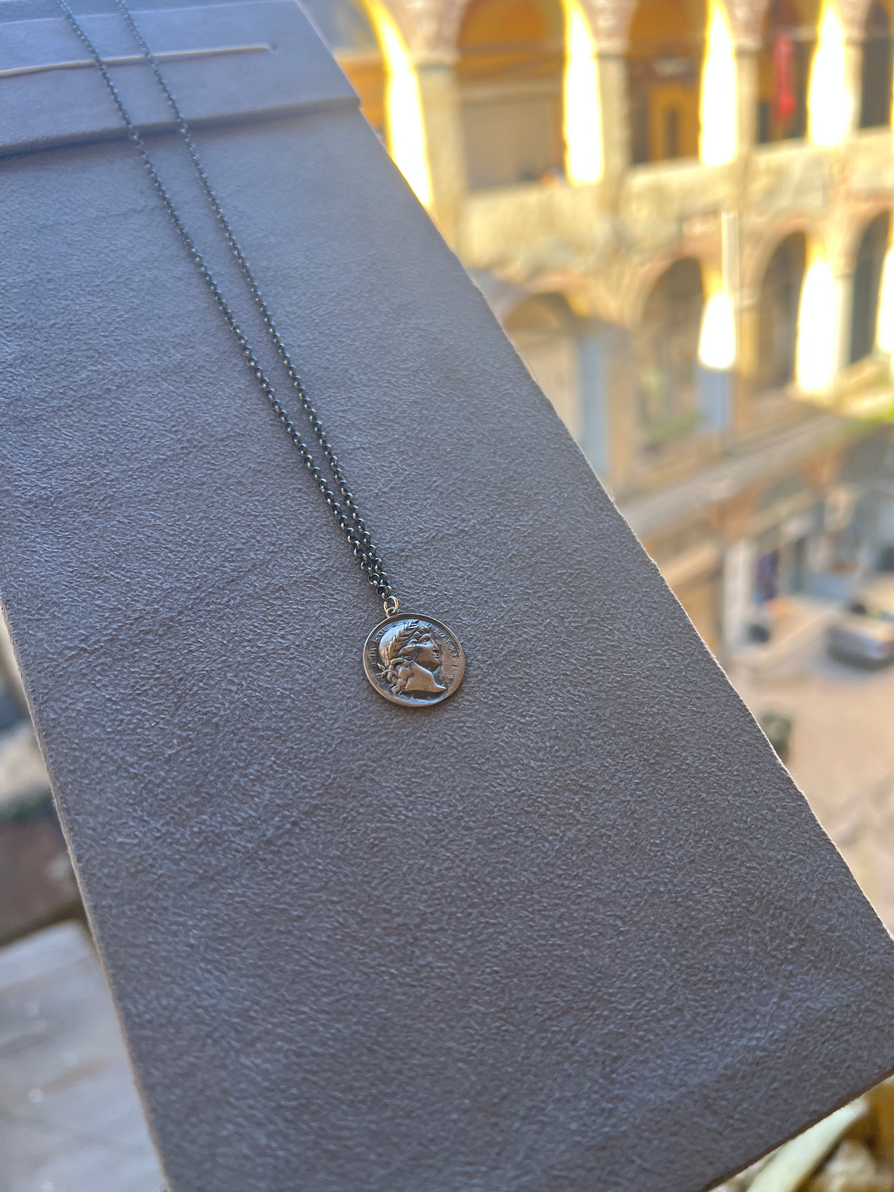 Antik Madalyon Kolye