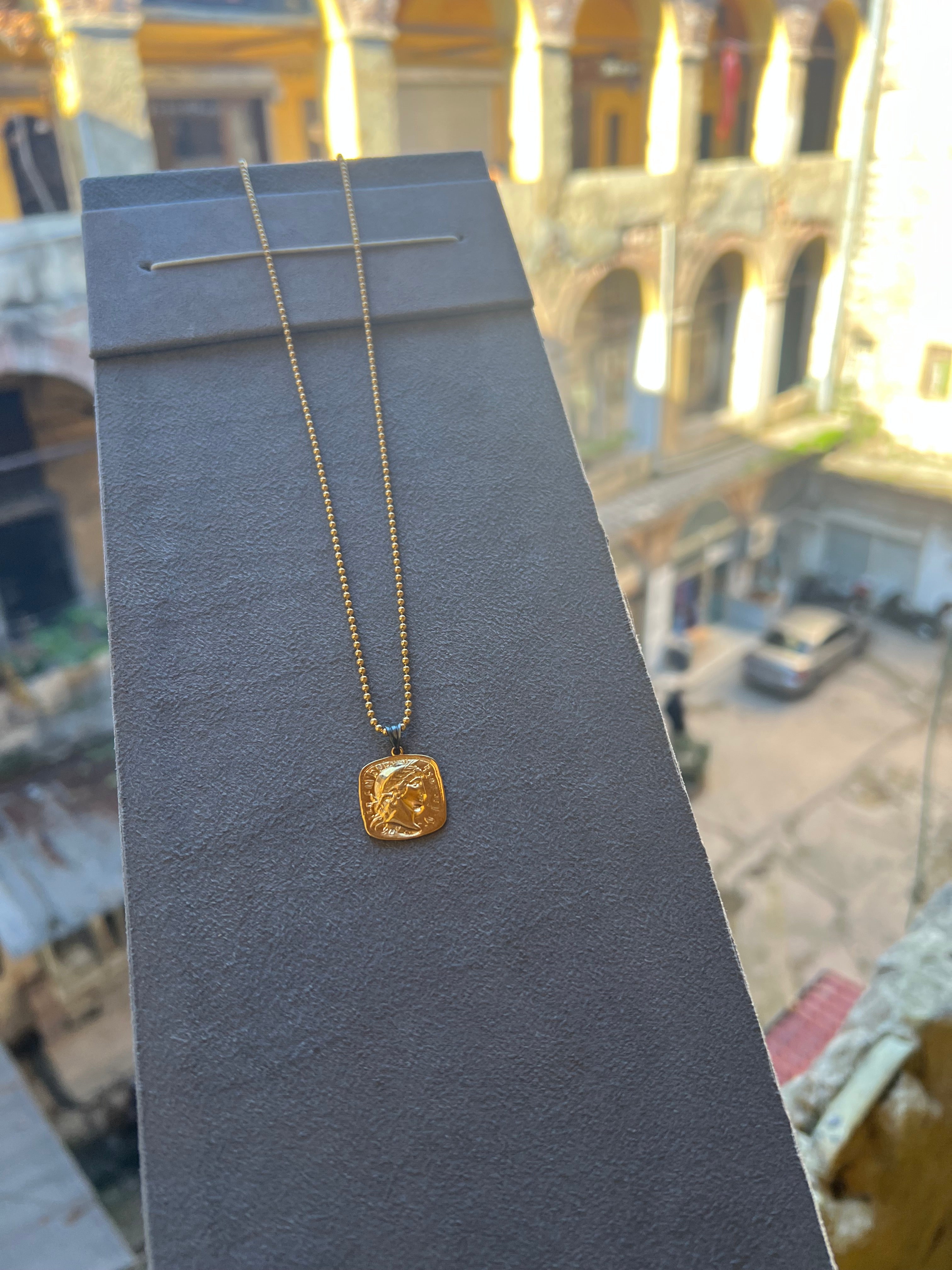 Antik Madalyon Kolye