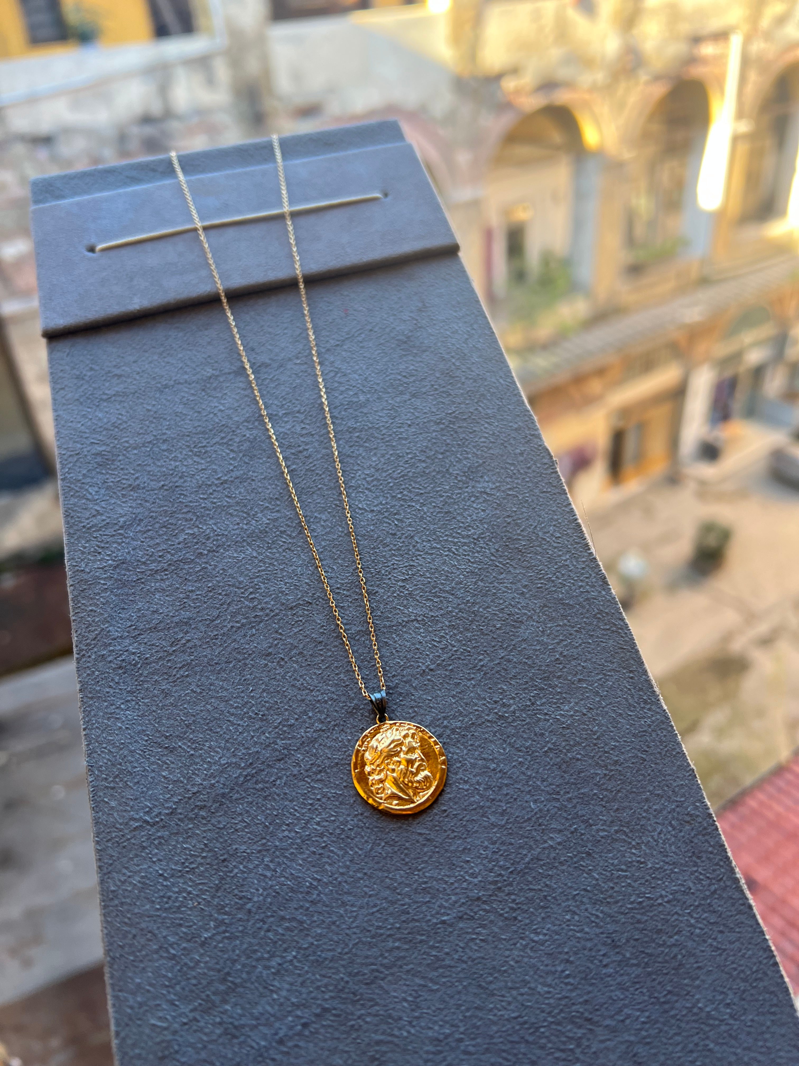 Antik Madalyon Kolye