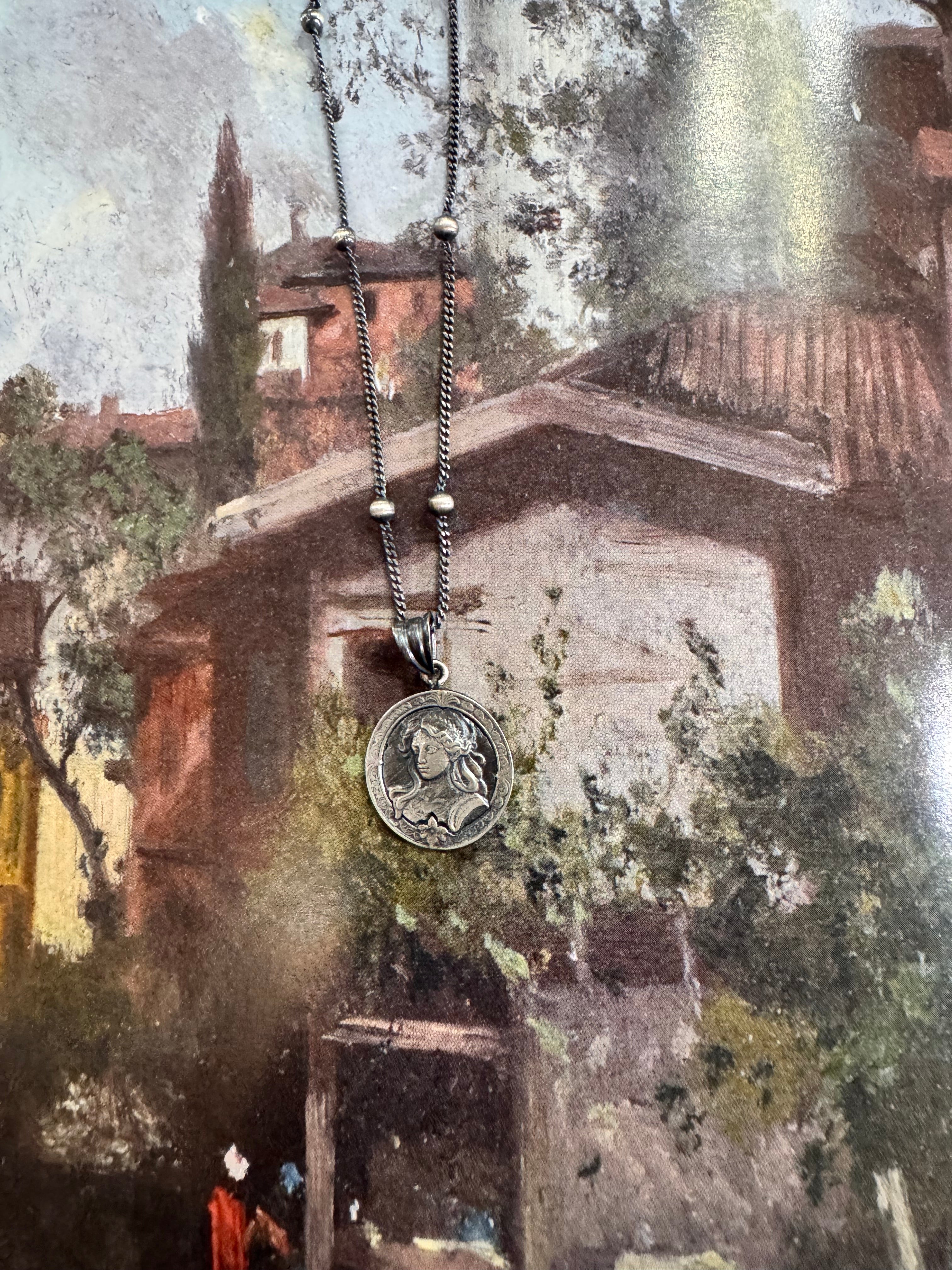 Kova Burcu Madalyon Kolye